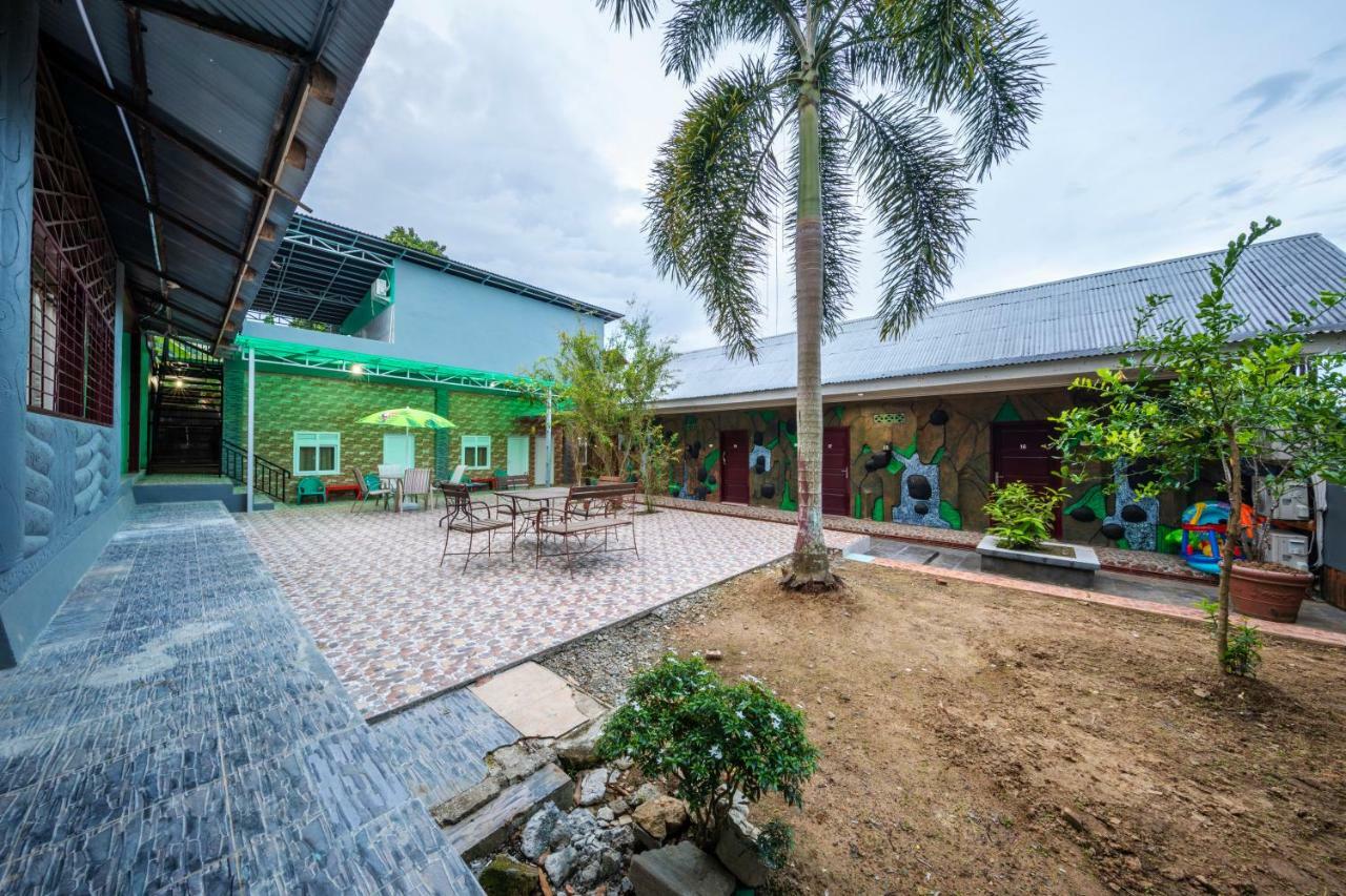 Mega Nasional Seaview Hotel Gunungsitoli 外观 照片
