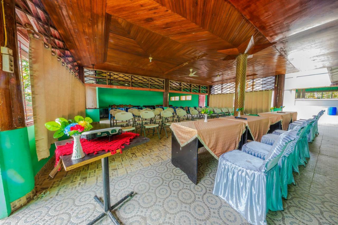 Mega Nasional Seaview Hotel Gunungsitoli 外观 照片