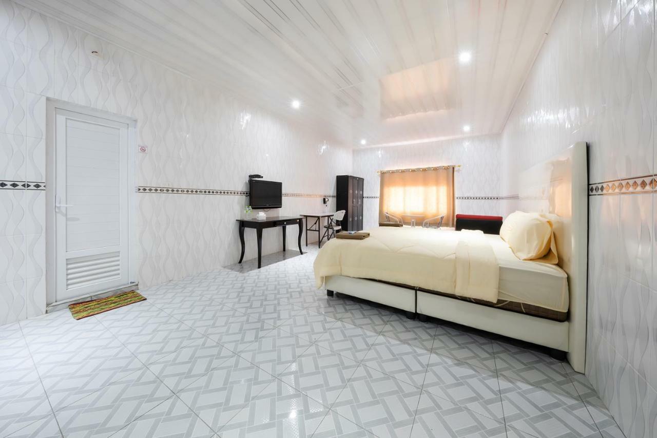 Mega Nasional Seaview Hotel Gunungsitoli 外观 照片