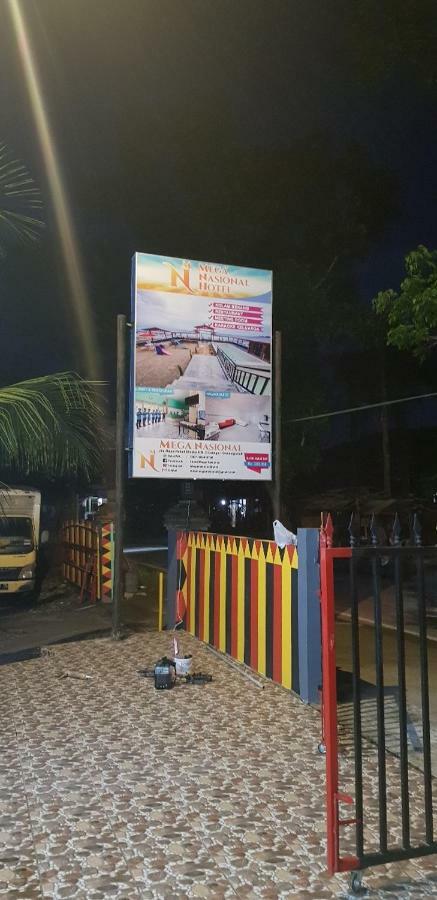 Mega Nasional Seaview Hotel Gunungsitoli 外观 照片